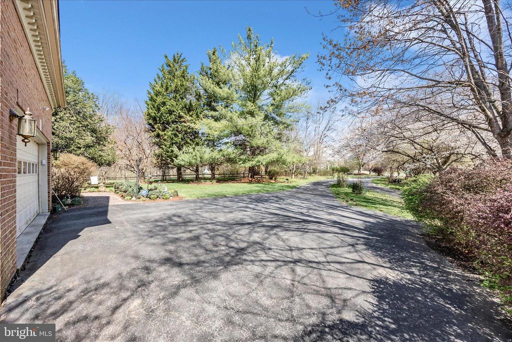 Image 57 of property listing at 19808 FALLING SPRING CT, Gaithersburg, MD 20882