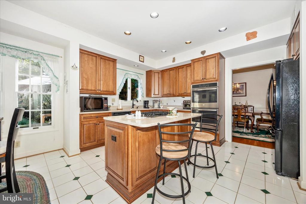 Image 9 of property listing at 19808 FALLING SPRING CT, Gaithersburg, MD 20882