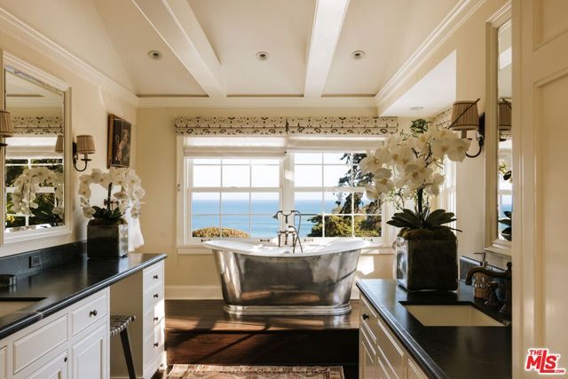 6825 Zumirez Drive, Malibu, CA 90265