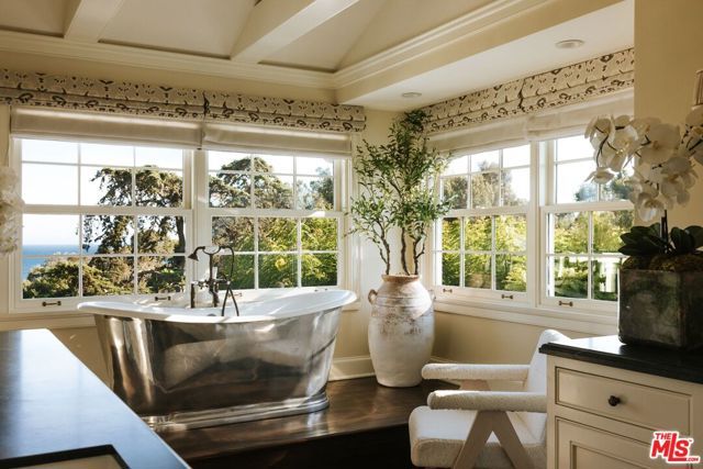 6825 Zumirez Drive, Malibu, CA 90265