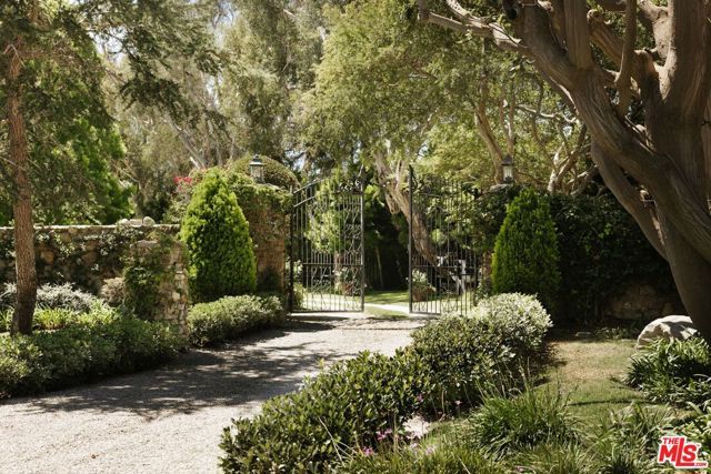 6825 Zumirez Drive, Malibu, CA 90265