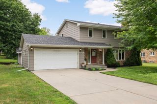 6329 Peacedale Avenue, Edina, MN 55424