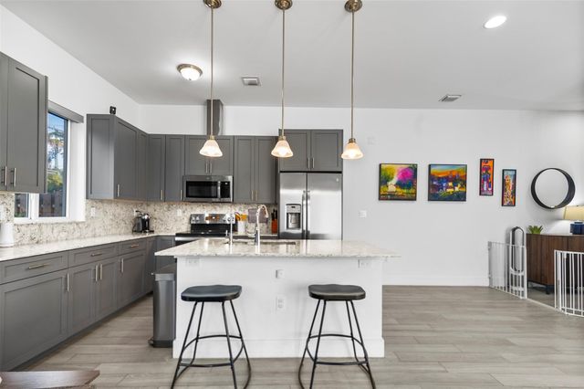 1110 NE 14th Avenue, Fort Lauderdale, FL 33304
