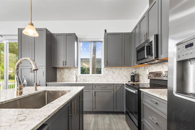 1110 NE 14th Avenue, Fort Lauderdale, FL 33304
