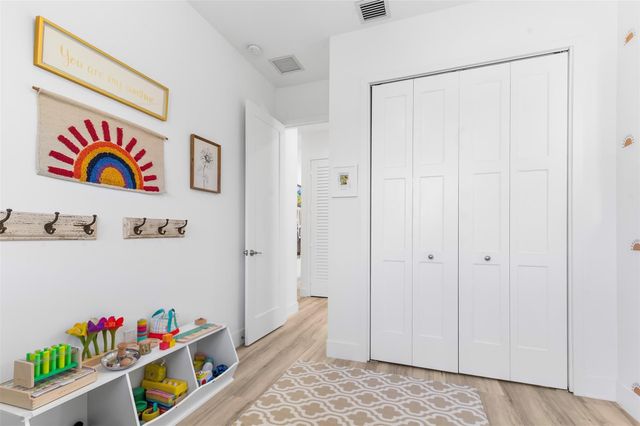 1110 NE 14th Avenue, Fort Lauderdale, FL 33304