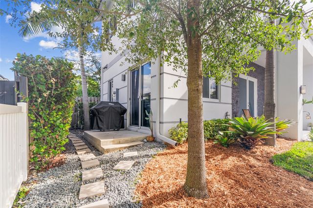 1110 NE 14th Avenue, Fort Lauderdale, FL 33304