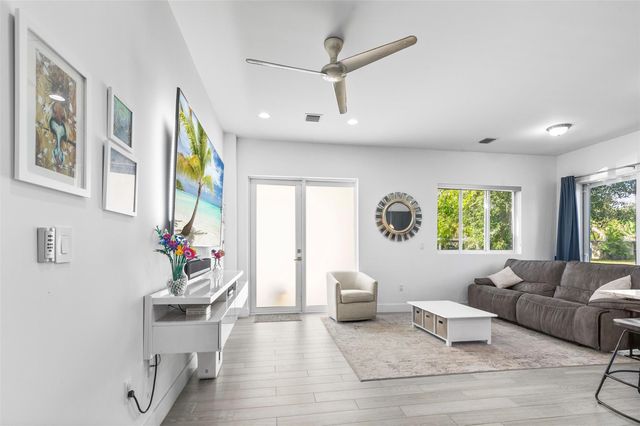 1110 NE 14th Avenue, Fort Lauderdale, FL 33304