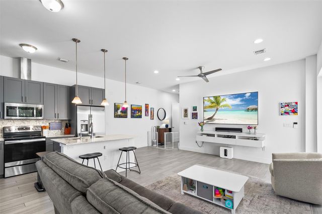 1110 NE 14th Avenue, Fort Lauderdale, FL 33304