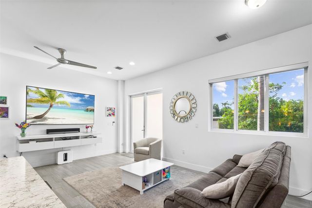 1110 NE 14th Avenue, Fort Lauderdale, FL 33304
