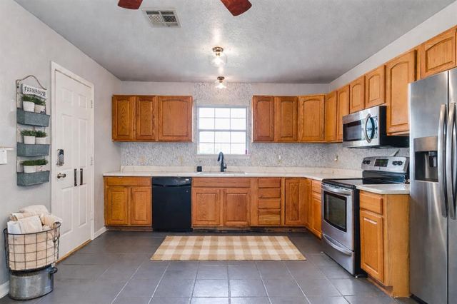 21201 E Montgomery Drive, Mcloud, OK 74851