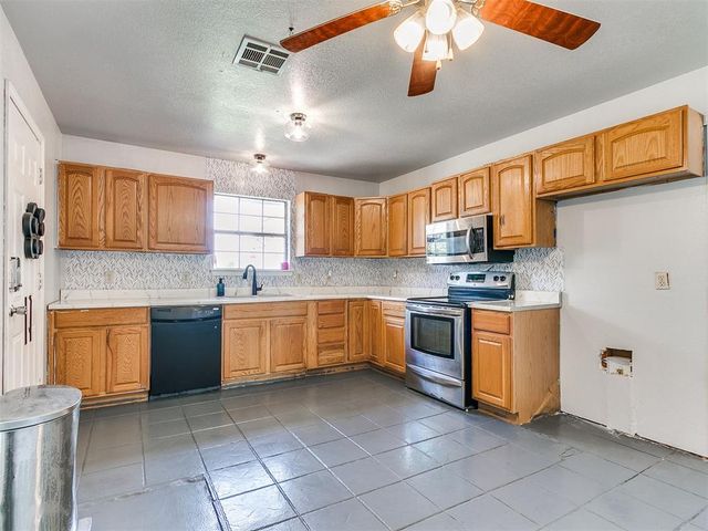 21201 E Montgomery Drive, Mcloud, OK 74851