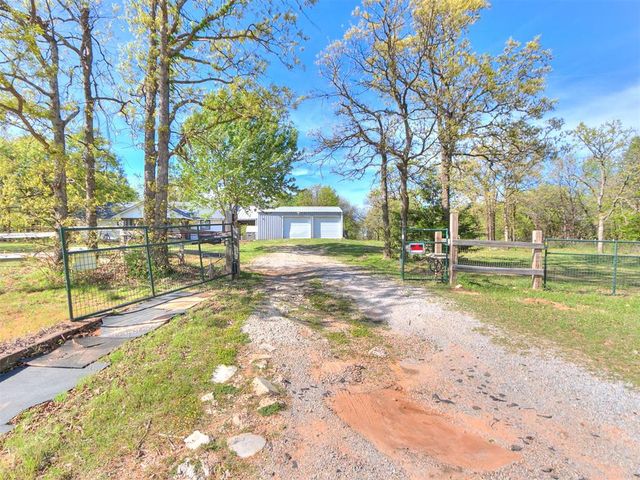 21201 E Montgomery Drive, Mcloud, OK 74851