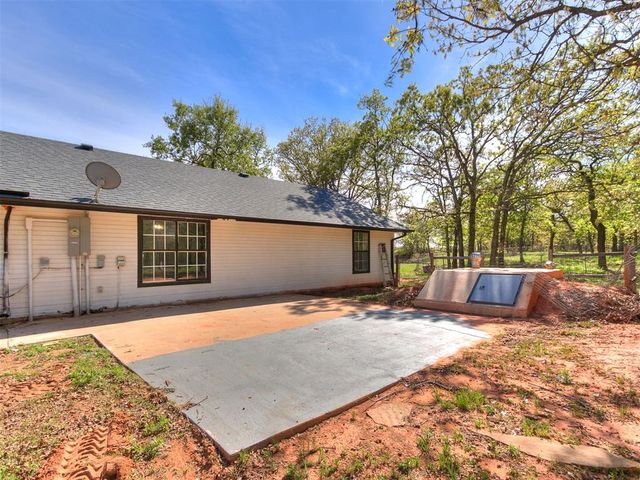 21201 E Montgomery Drive, Mcloud, OK 74851