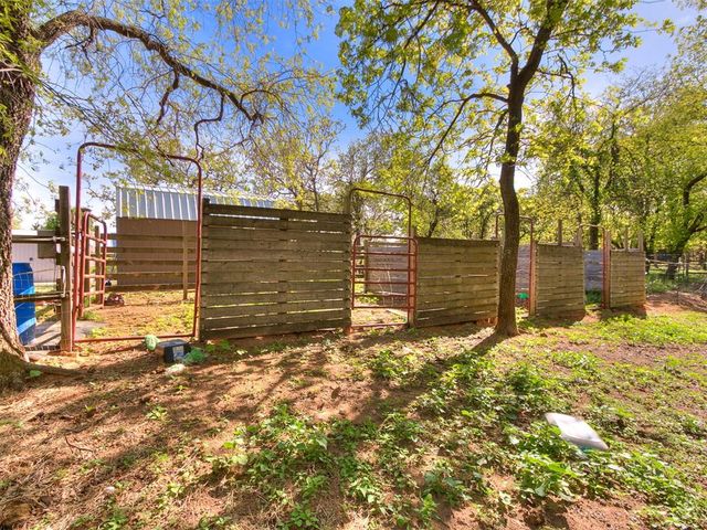 21201 E Montgomery Drive, Mcloud, OK 74851