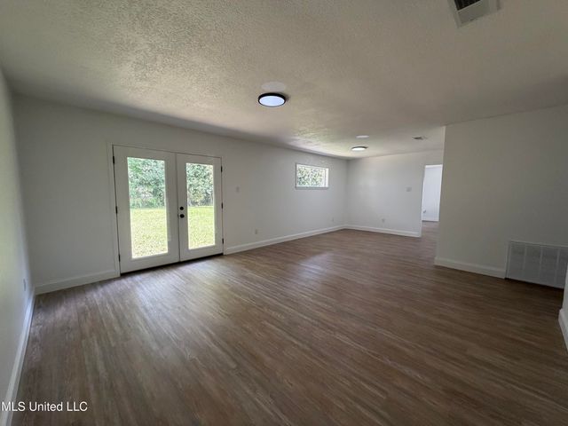 1816 Seacliffe Drive, Gautier, MS 39553