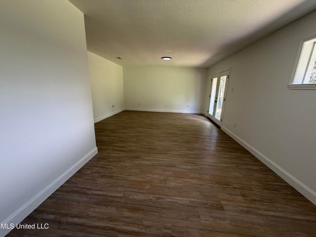 1816 Seacliffe Drive, Gautier, MS 39553