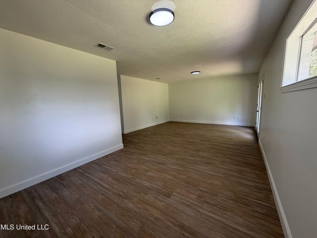 1816 Seacliffe Drive, Gautier, MS 39553