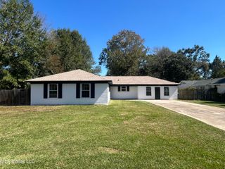 1816 Seacliffe Drive, Gautier, MS 39553