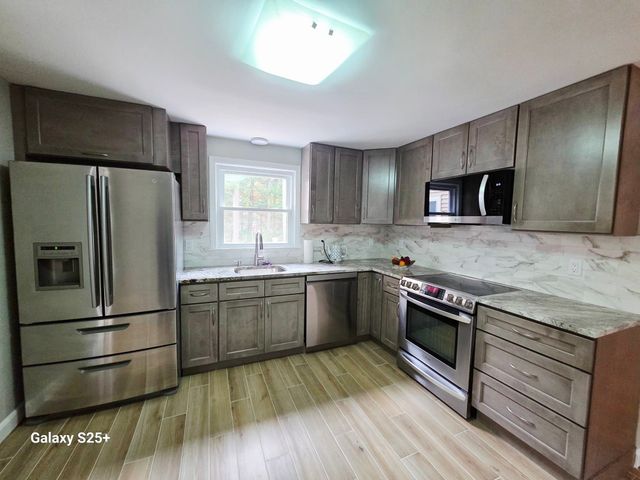 25 Neal St, Walpole, MA 02081
