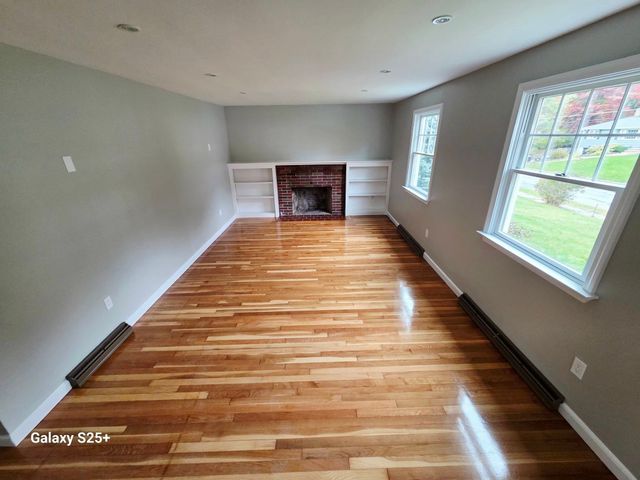 25 Neal St, Walpole, MA 02081