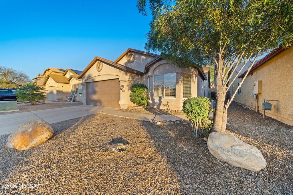 7981 S Wild Primrose Avenue, Tucson, AZ 85747