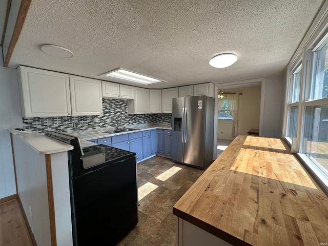 1756 S Riverview Road, Peru, IN 46970