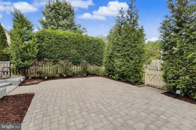 35 ENDSLEIGH PL, Robbinsville, NJ 08691
