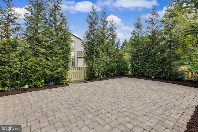 35 ENDSLEIGH PL, Robbinsville, NJ 08691