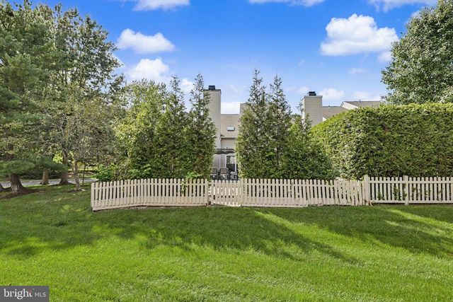 35 ENDSLEIGH PL, Robbinsville, NJ 08691
