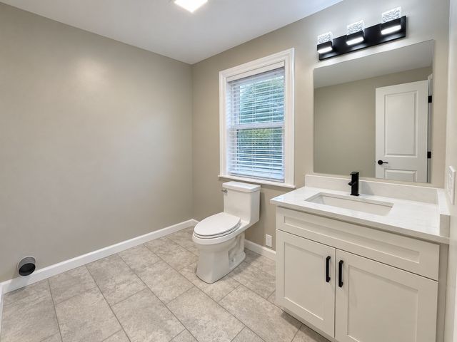 365 Nahatan St, Norwood, MA 02062