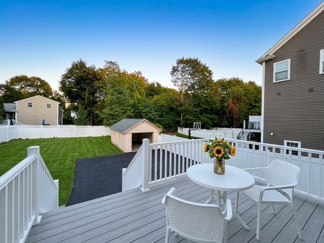 365 Nahatan St, Norwood, MA 02062