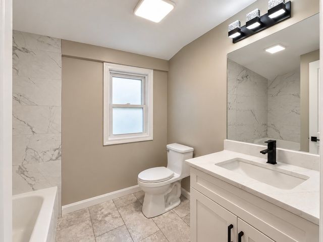 365 Nahatan St, Norwood, MA 02062