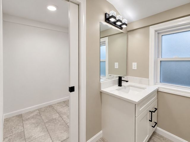 365 Nahatan St, Norwood, MA 02062