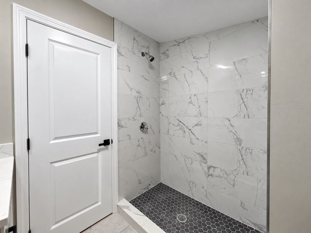 365 Nahatan St, Norwood, MA 02062