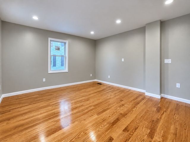 365 Nahatan St, Norwood, MA 02062