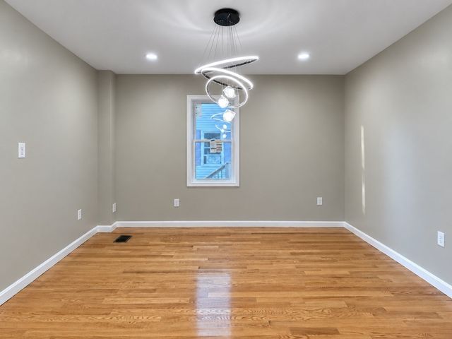 365 Nahatan St, Norwood, MA 02062