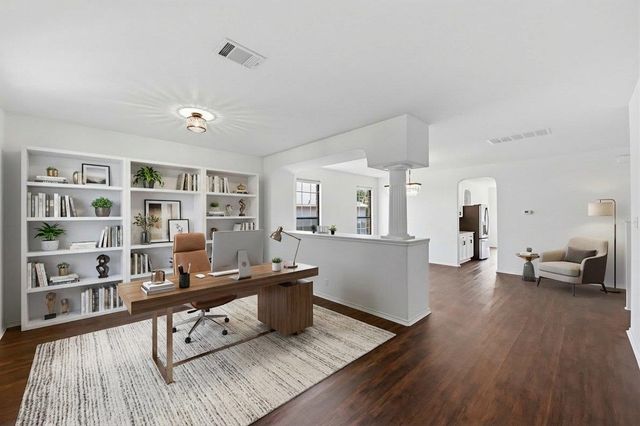 380 Apricot DR, Kyle, TX 78640