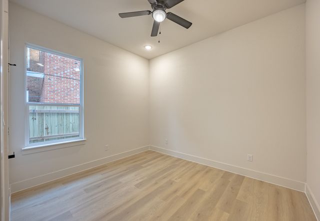 3325 Avenue G, Fort Worth, TX 76105