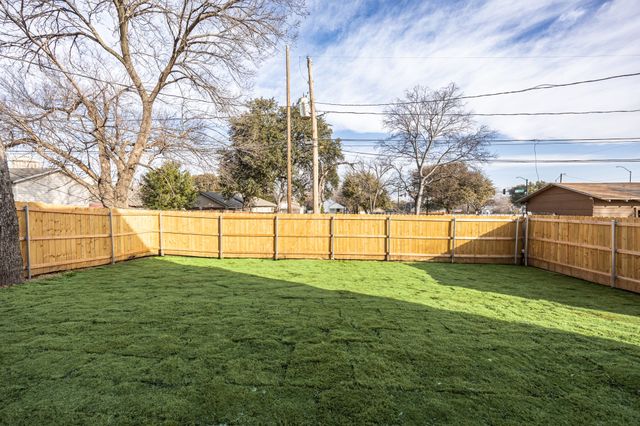 3325 Avenue G, Fort Worth, TX 76105