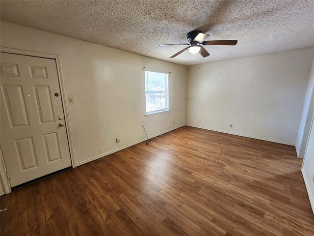 6702 S Creek Drive, Fort Worth, TX 76133
