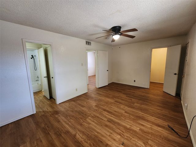 6702 S Creek Drive, Fort Worth, TX 76133