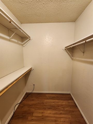 6702 S Creek Drive, Fort Worth, TX 76133