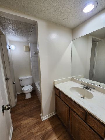 6702 S Creek Drive, Fort Worth, TX 76133