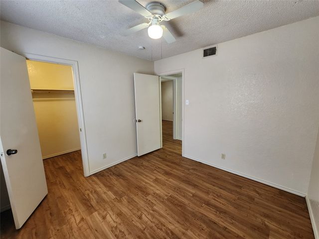 6702 S Creek Drive, Fort Worth, TX 76133