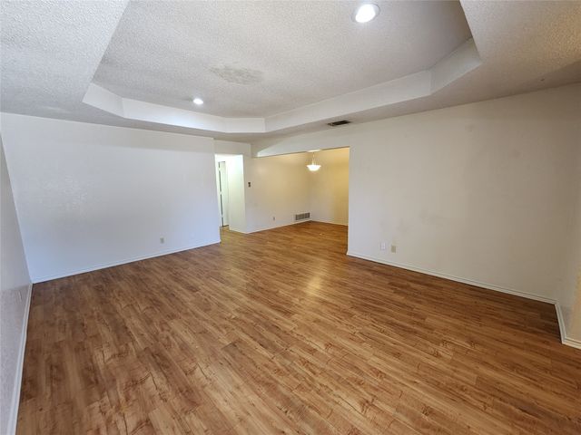6702 S Creek Drive, Fort Worth, TX 76133