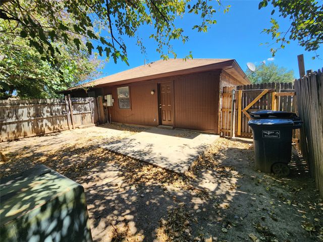 6702 S Creek Drive, Fort Worth, TX 76133