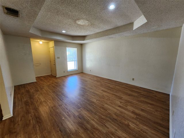 6702 S Creek Drive, Fort Worth, TX 76133