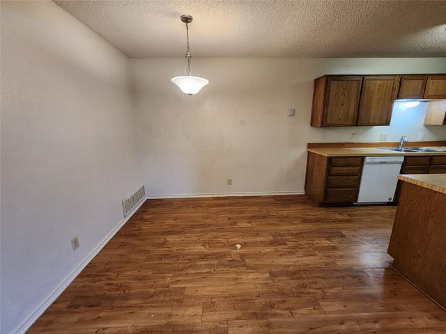 6702 S Creek Drive, Fort Worth, TX 76133