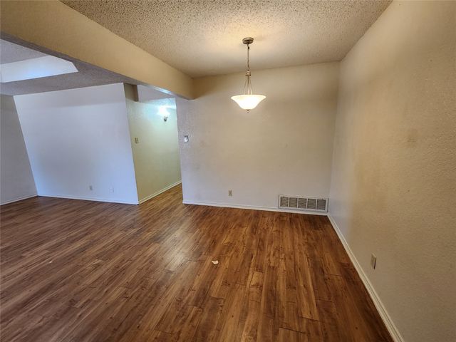 6702 S Creek Drive, Fort Worth, TX 76133
