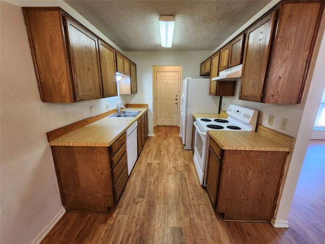 6702 S Creek Drive, Fort Worth, TX 76133